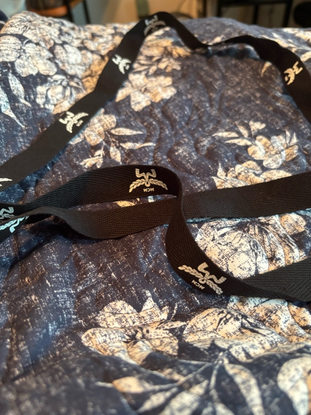 NWT MCM Aren Tote – Blue Denim Visetos – BRAND NEW Full Set (Dust Bag & Papers) - Picture 11 of 12